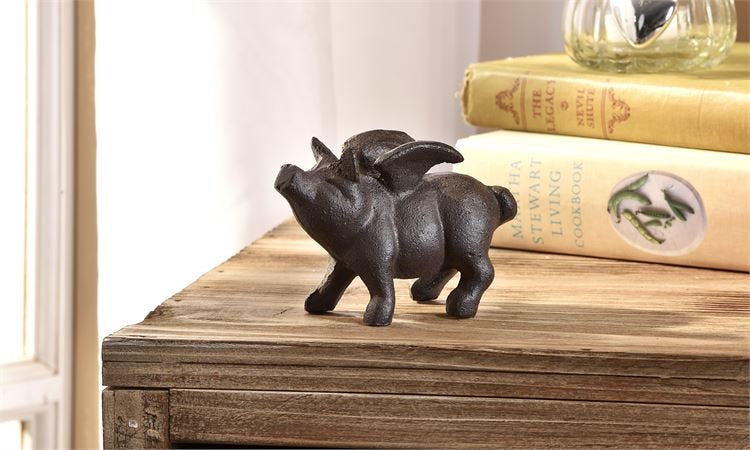 Iron Flying Pig Table Decor
